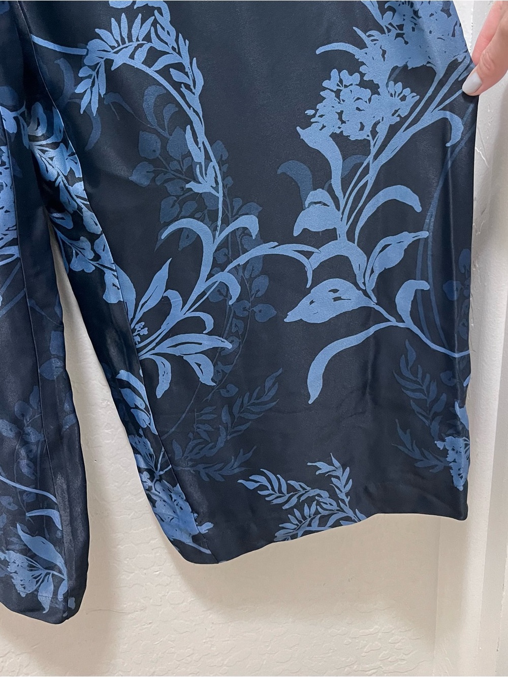 Anthropologie Silky High Rise Wide Leg Pants Floral Print Pockets Navy Size 10 - Picture 8 of 13